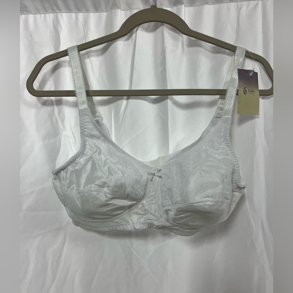 Trulife Breastcare white masectomy bra style 190 Irene size 38A